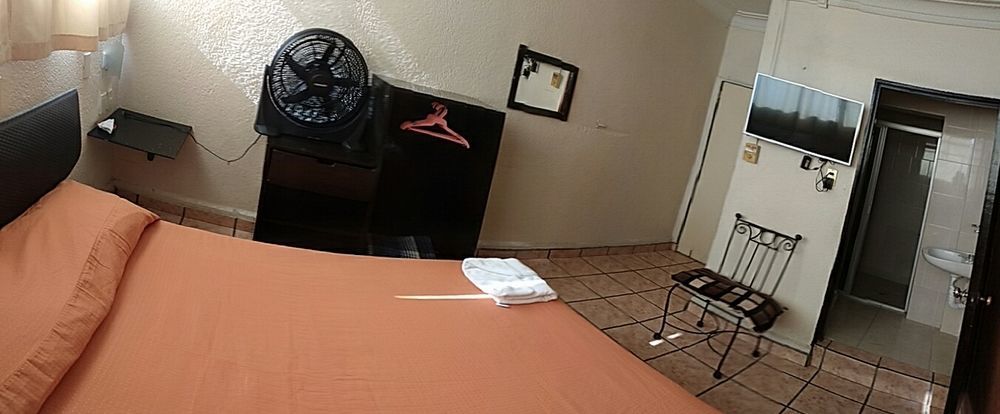 Hotel Plaza Aleman León Buitenkant foto